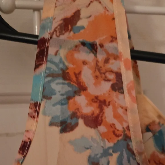 Forever 21 Peach Floral Top - Picture 5 of 15